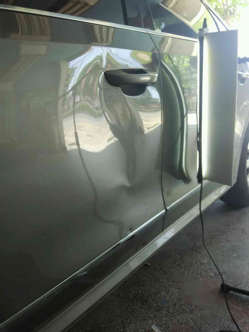 車門凹陷修復前