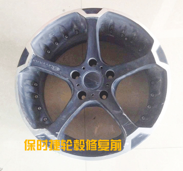 保時(shí)捷輪轂拉絲修復(fù)前